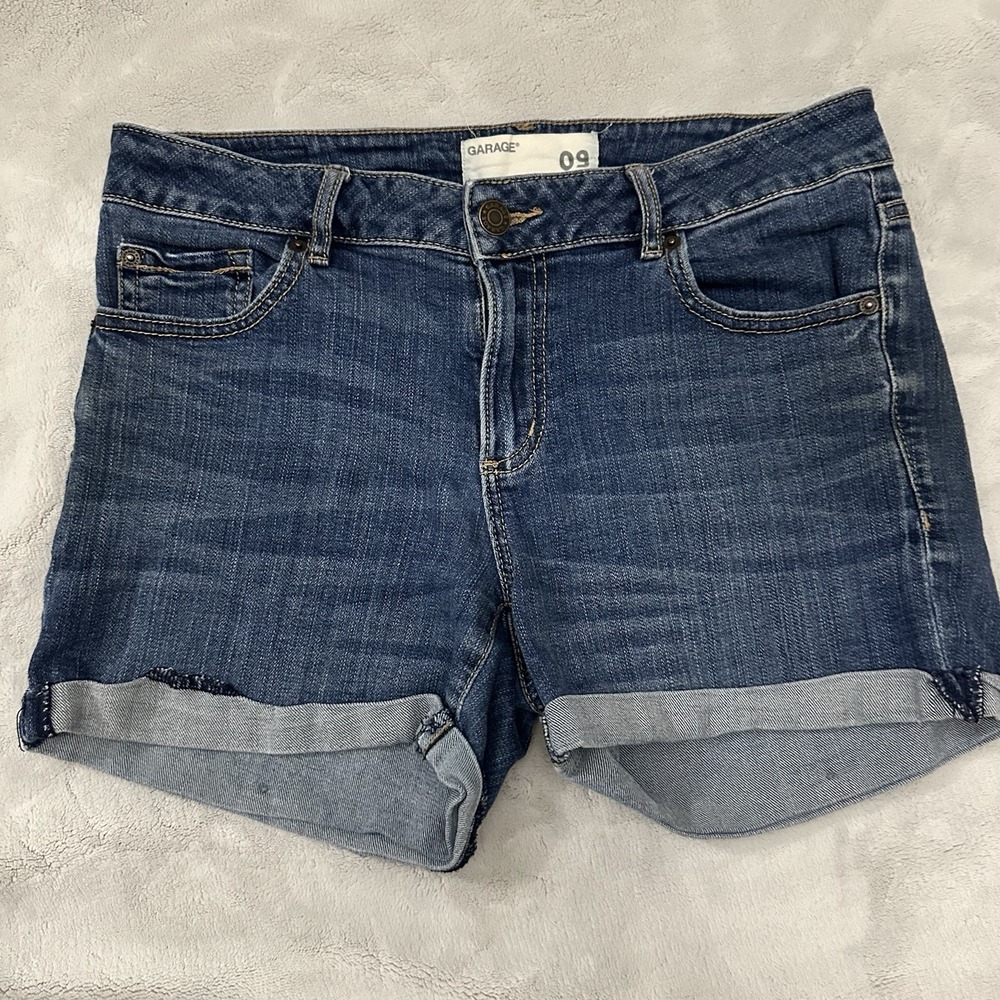 Women's Garage Denim "favorite short" Cuffed Medium Wash Jean Short In Size 9‎